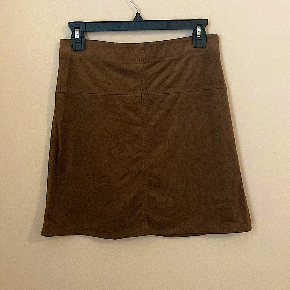 Well made Max Studio skirt. Soft material/spandex waist band. Casual or dressy
